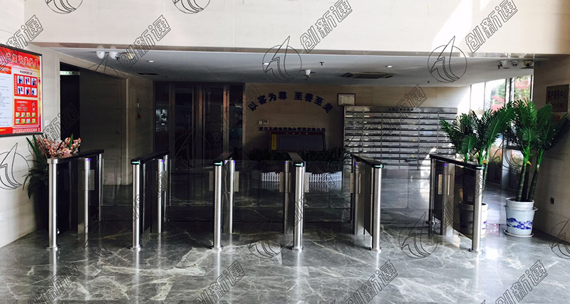 湖北省武漢市財富大廈使用創(chuàng)新通速通擺閘案例